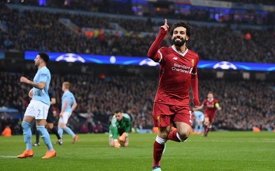 GG体育焦点-三代同堂看球